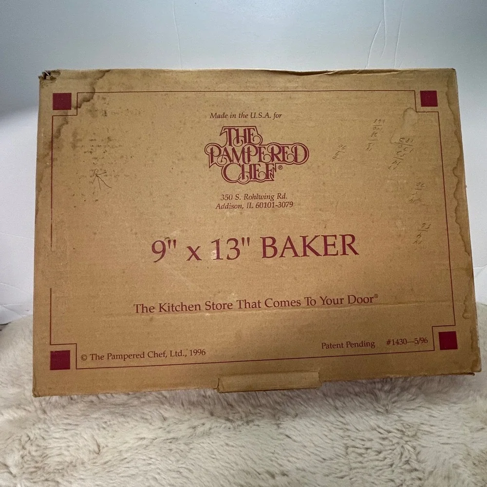 Pampered Chef 9x13 Stoneware Baker Family Heritage Collection  With Mini Spatula